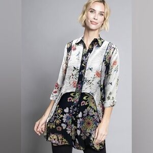 John Mark sz XL Mixed media floral print long sleeve crinkle tunic